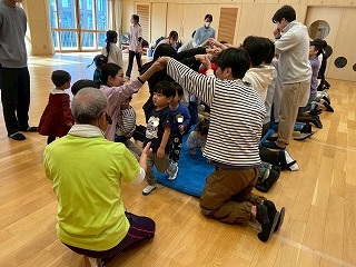 
                    
                      プレスクール⑥　～元気に１・２！～
                    
                    