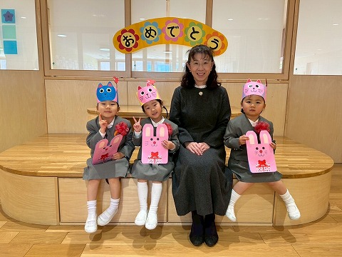 
                    
                      ひよこ組2月生まれの誕生会
                    
                    