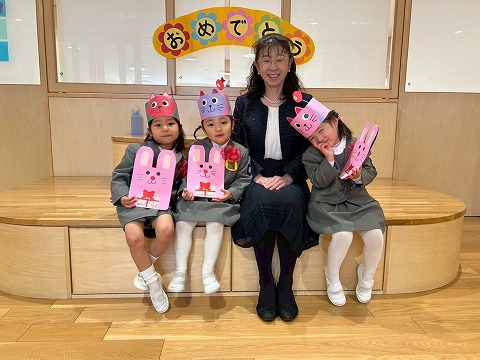 
                    
                      ひよこ組3月生まれの誕生会
                    
                    