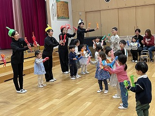 
                    
                      プレスクール⑧　～リズムでチャチャチャ～
                    
                    