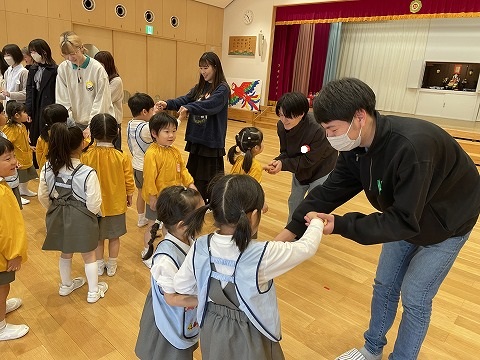 情報学部の学生とコラボ　～大学生と一緒に～