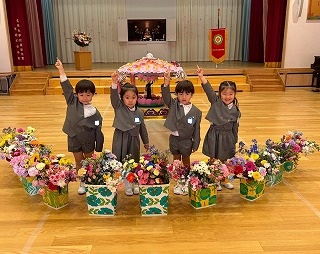 
                    
                      花まつり　～お釈迦様の誕生日～
                    
                    