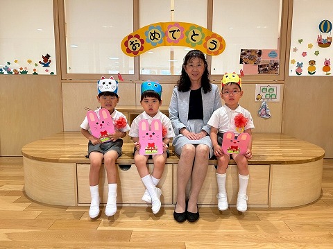 
                    
                      ひよこ組5月生まれの誕生会
                    
                    