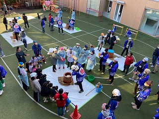 
                    
                      おもちつき　～ぺったんこ、ぺったんこ～
                    
                    