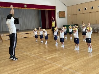 
                    
                      体力遊び　～ひよこ組～
                    
                    