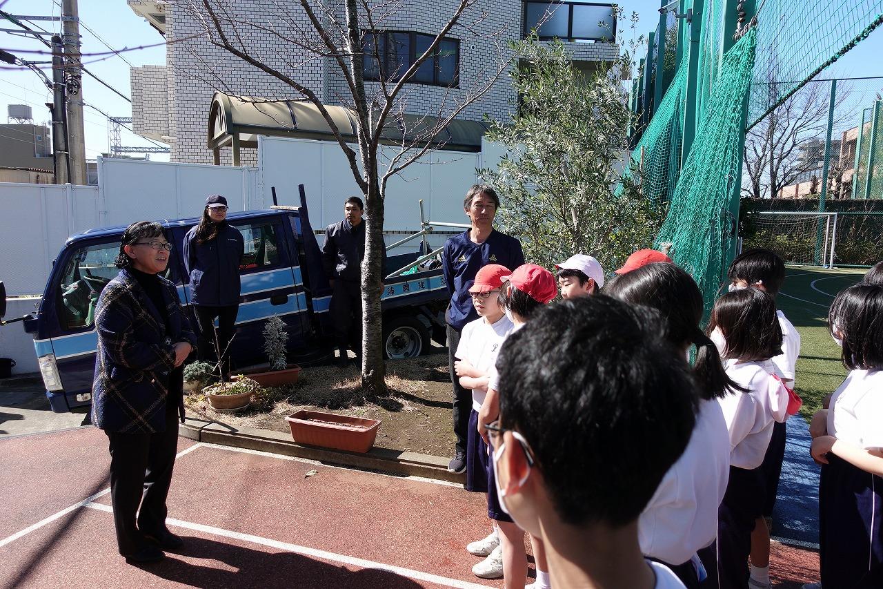 6年生　卒業記念植樹