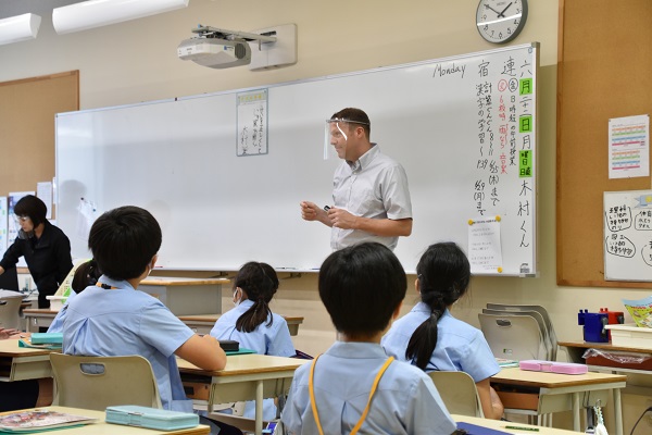 小学校 英語ロボット